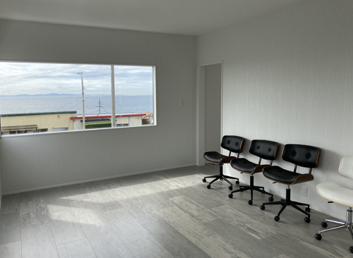 淡路島の新築オフィスの会議室
